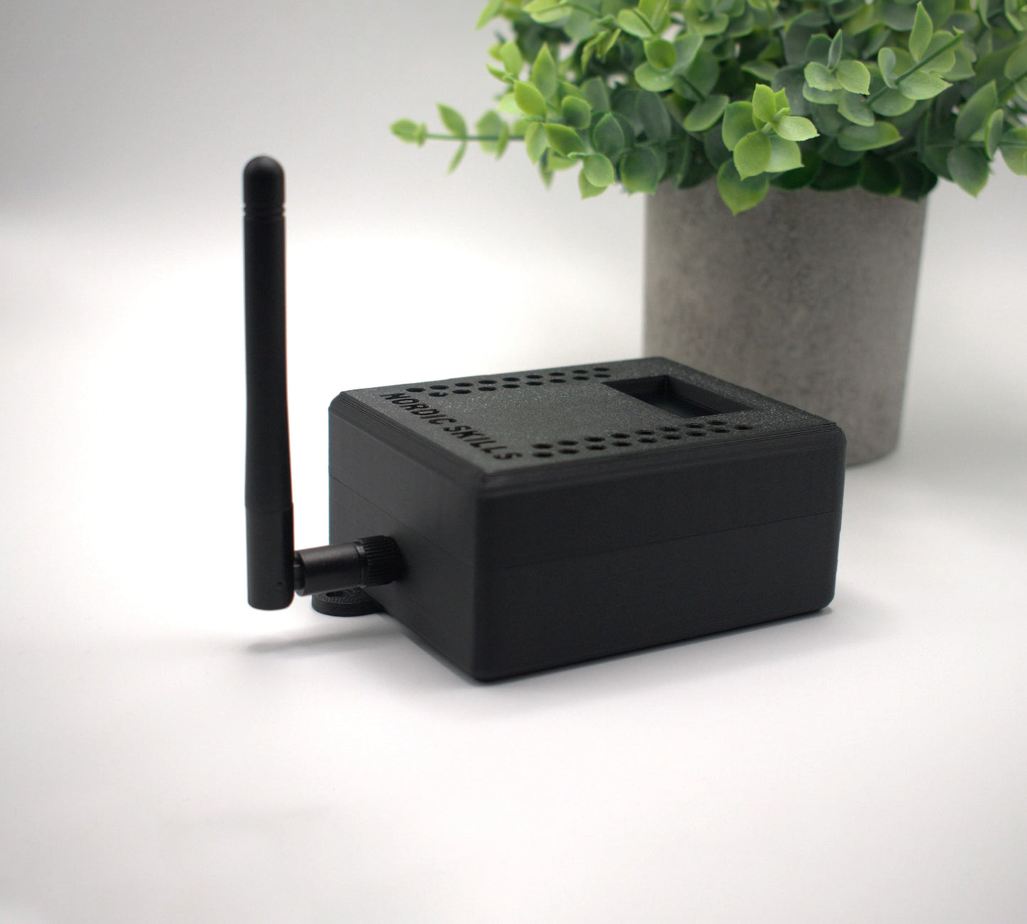 DTU für Hoymiles HM 300 - 1500. LAN-DTU Plug & Play mit Display und Gehäuse