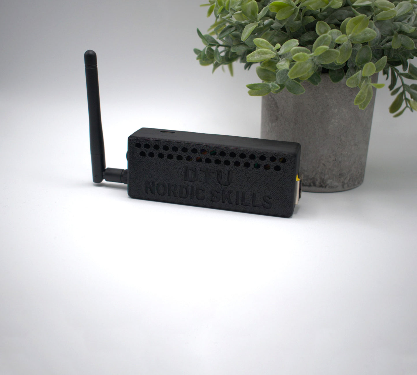 DTU für Hoymiles HM 300 - 1500. LAN-DTU Plug & Play mit Gehäuse
